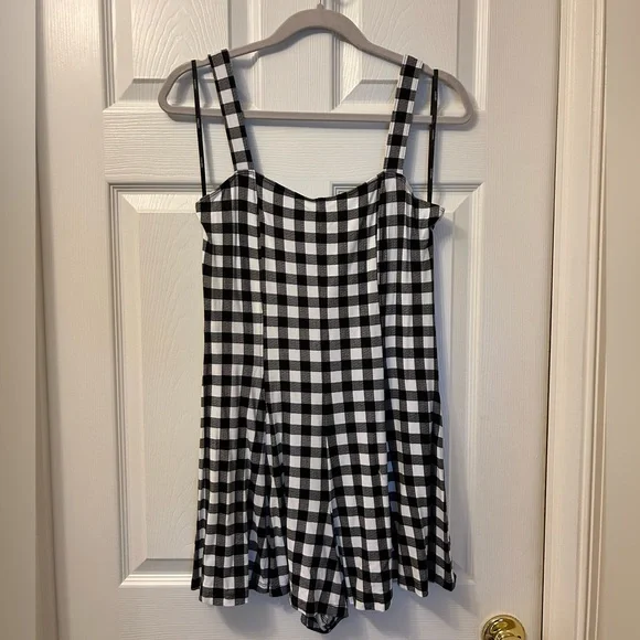 Forever 21 Black & White Gingham Sweetheart Neckline Romper - Picture 2 of 14